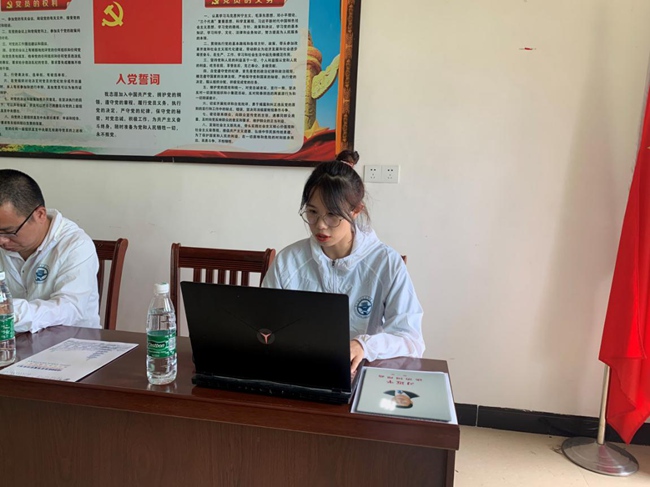 開(kāi)展“《習(xí)近平談治國(guó)理政》第三卷與脫貧攻堅(jiān)”專(zhuān)題宣講。福建船政交通職業(yè)學(xué)院供圖