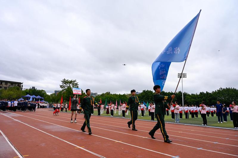 科技煥彩 逐夢賽場 —— 我院...